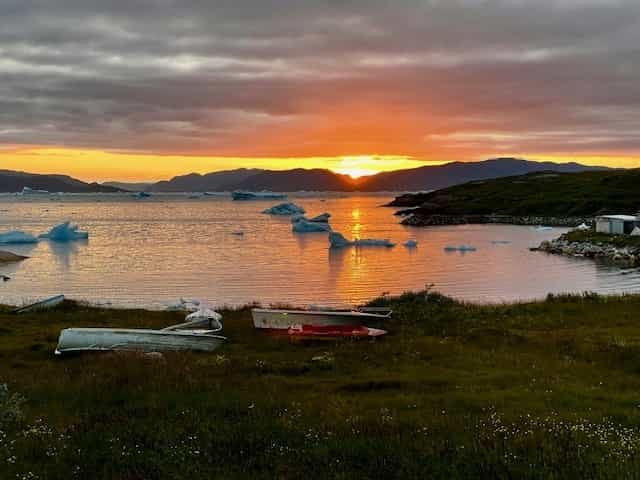 Unforgettable kayak adventure in the Arctic