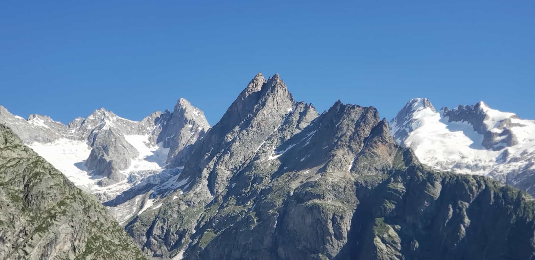 Trek the Tour du Mont Blanc in a Long Weekend: The Hut-to-Hut Edition ...