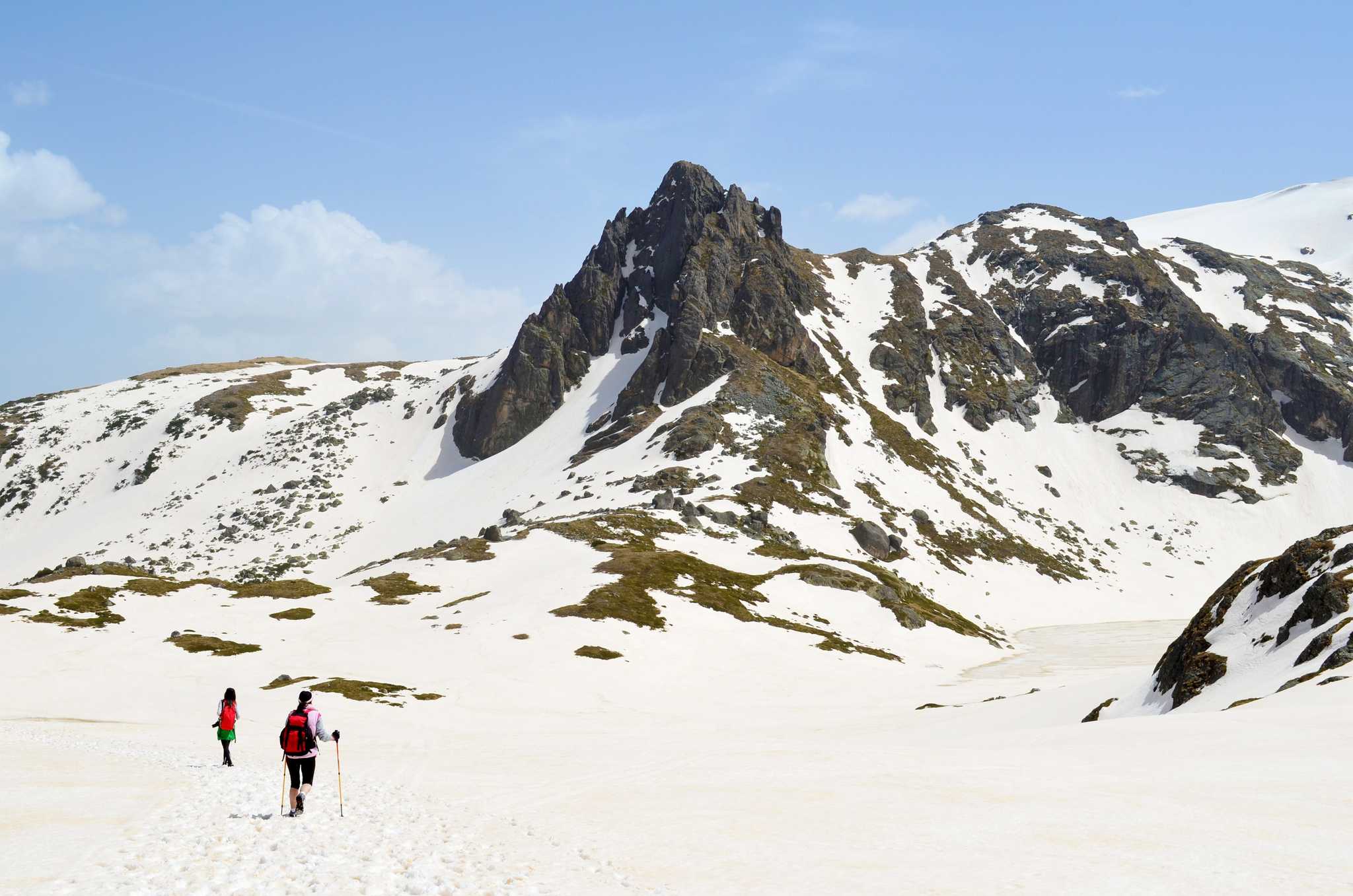 2 hikers in the winter rila mountains