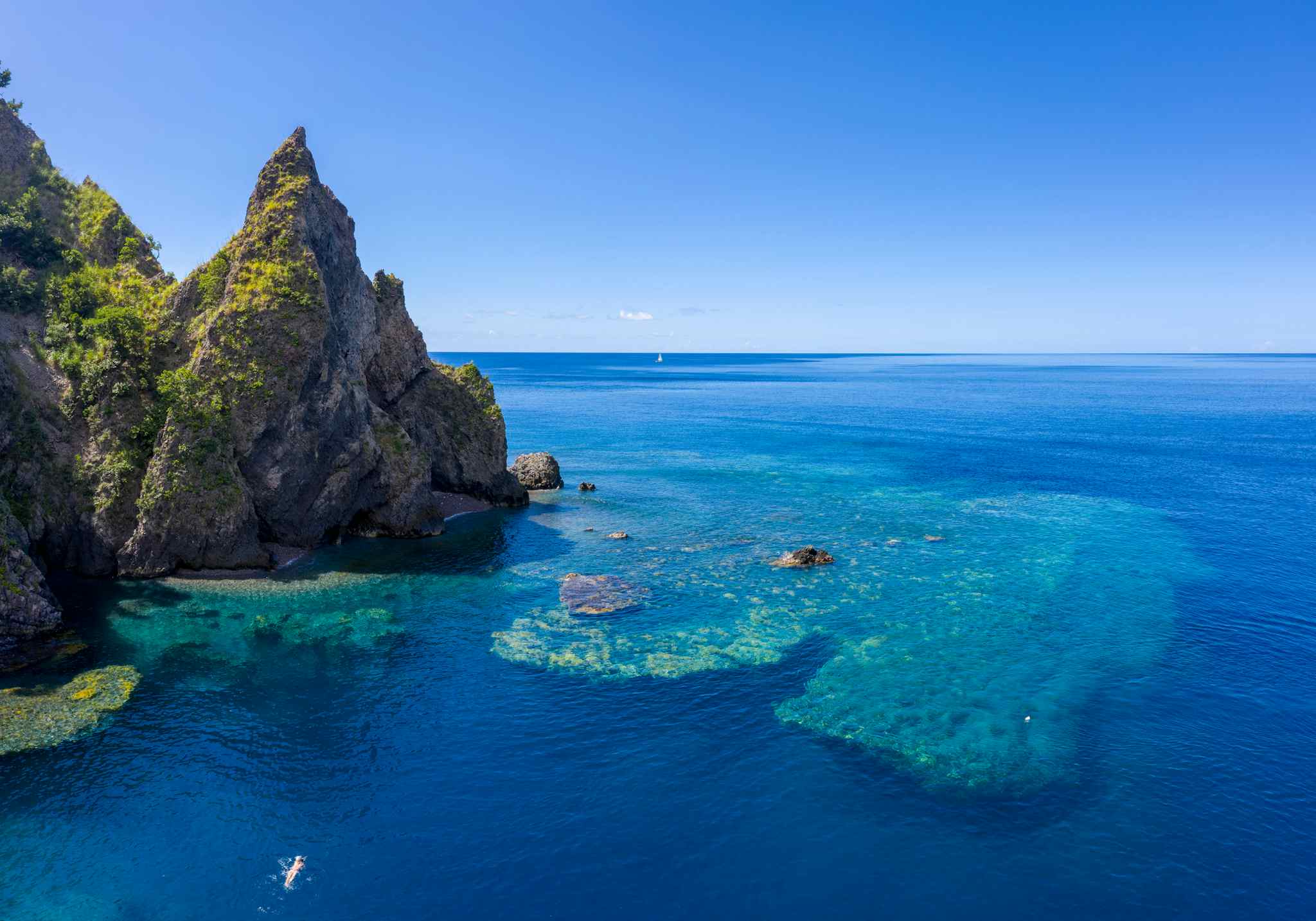 Reef snorkelling, Dominica. Photo: GettyImages-1225643202