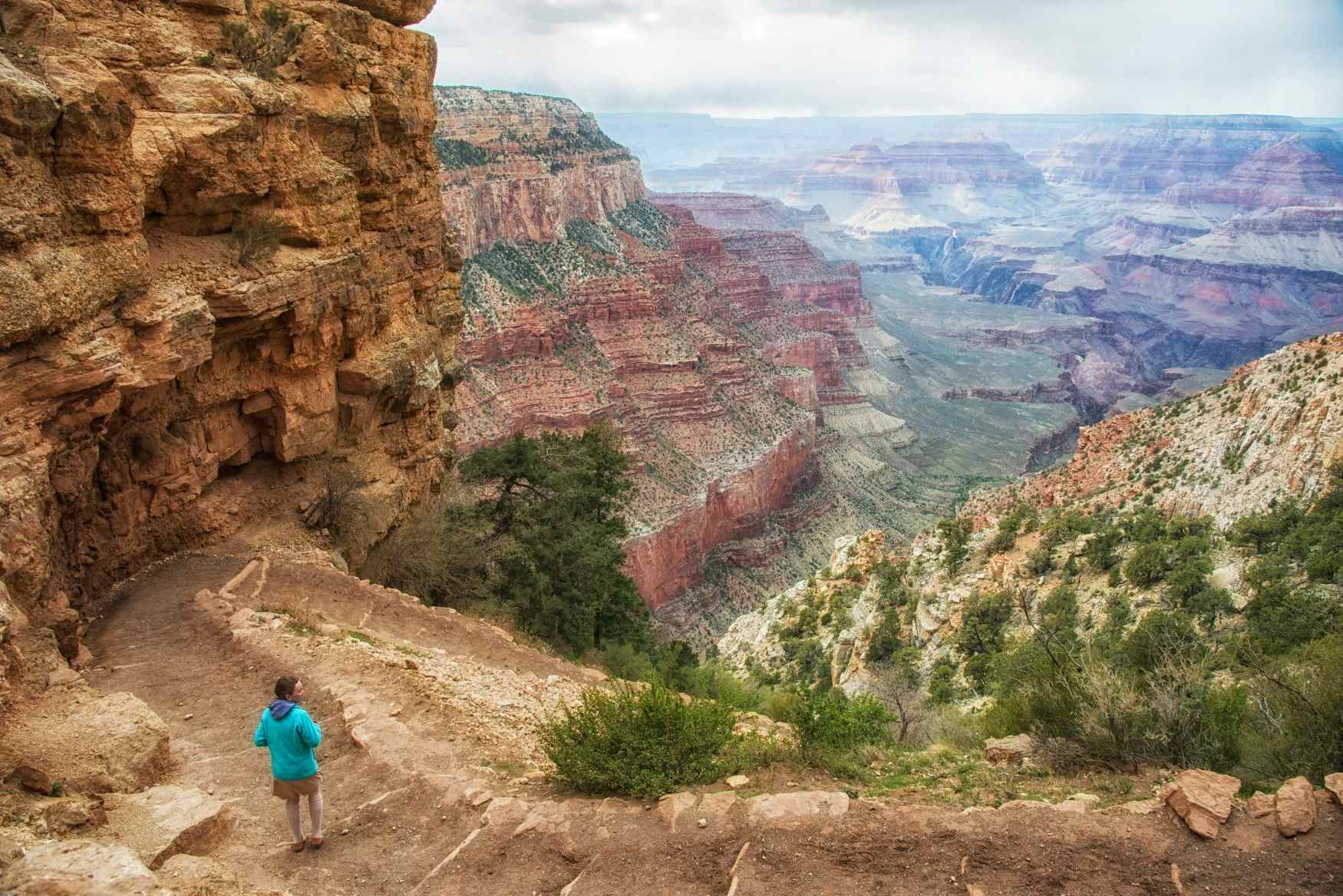 Hiker on Kaibab trail, south rim, Grand Canyon national park, Arizona
Shutterstock: 139303736