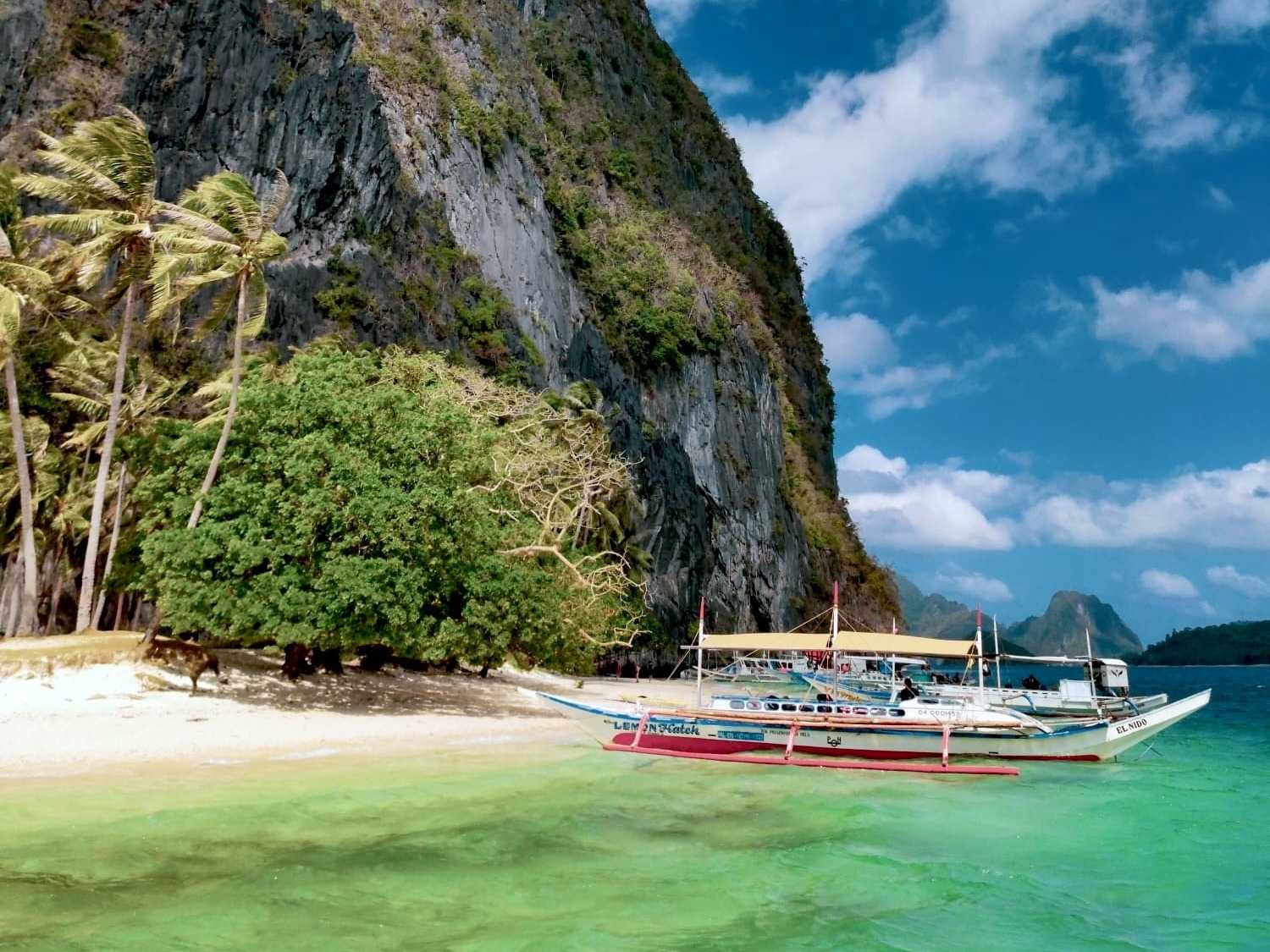 Banca Boat on turquoise water in the Philippines