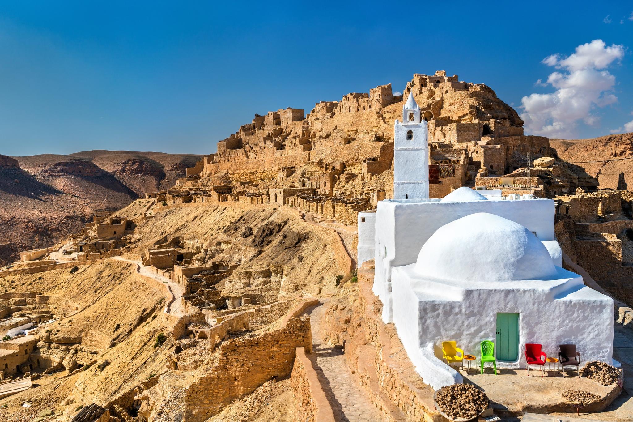 Hike Desert, Canyons and Berber Villages in Tunisia