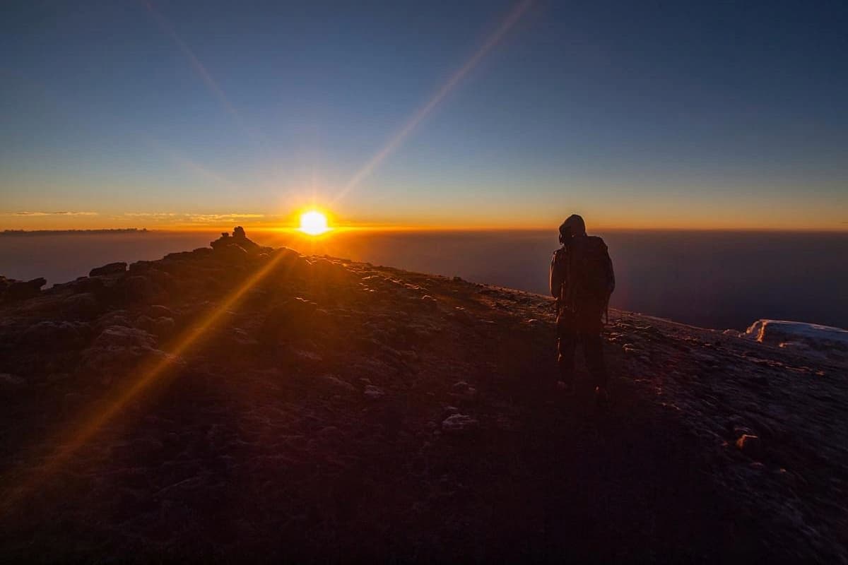 Climb Kilimanjaro (5895m) via The Lemosho Route and Go to Zanzibar