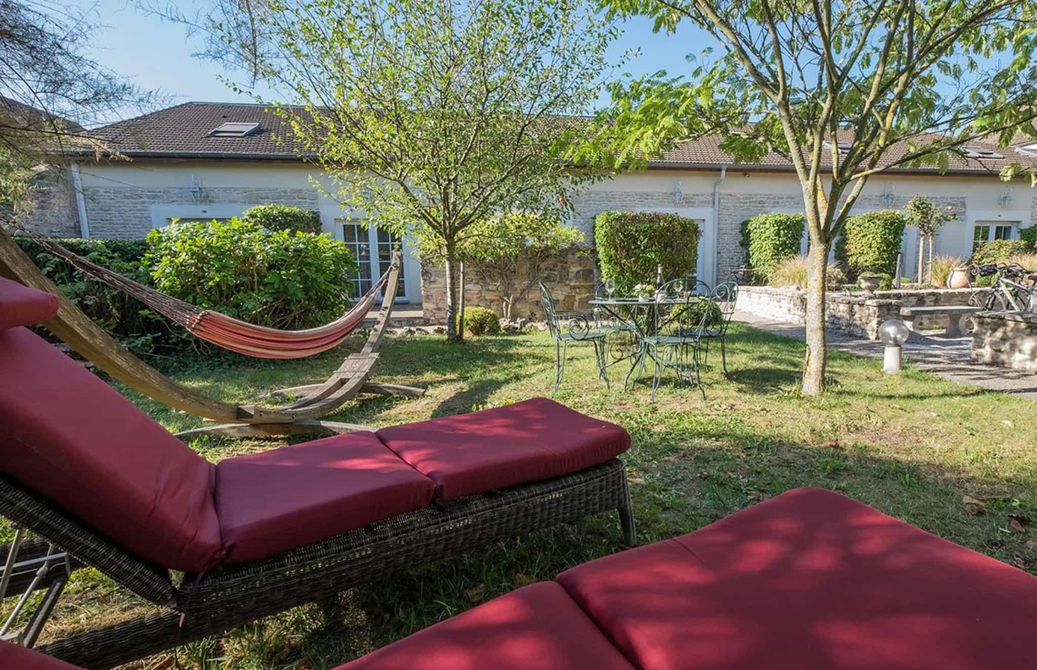 Garden, Hostellerie de Bretonnière, Beaun, France Photo:Hotel