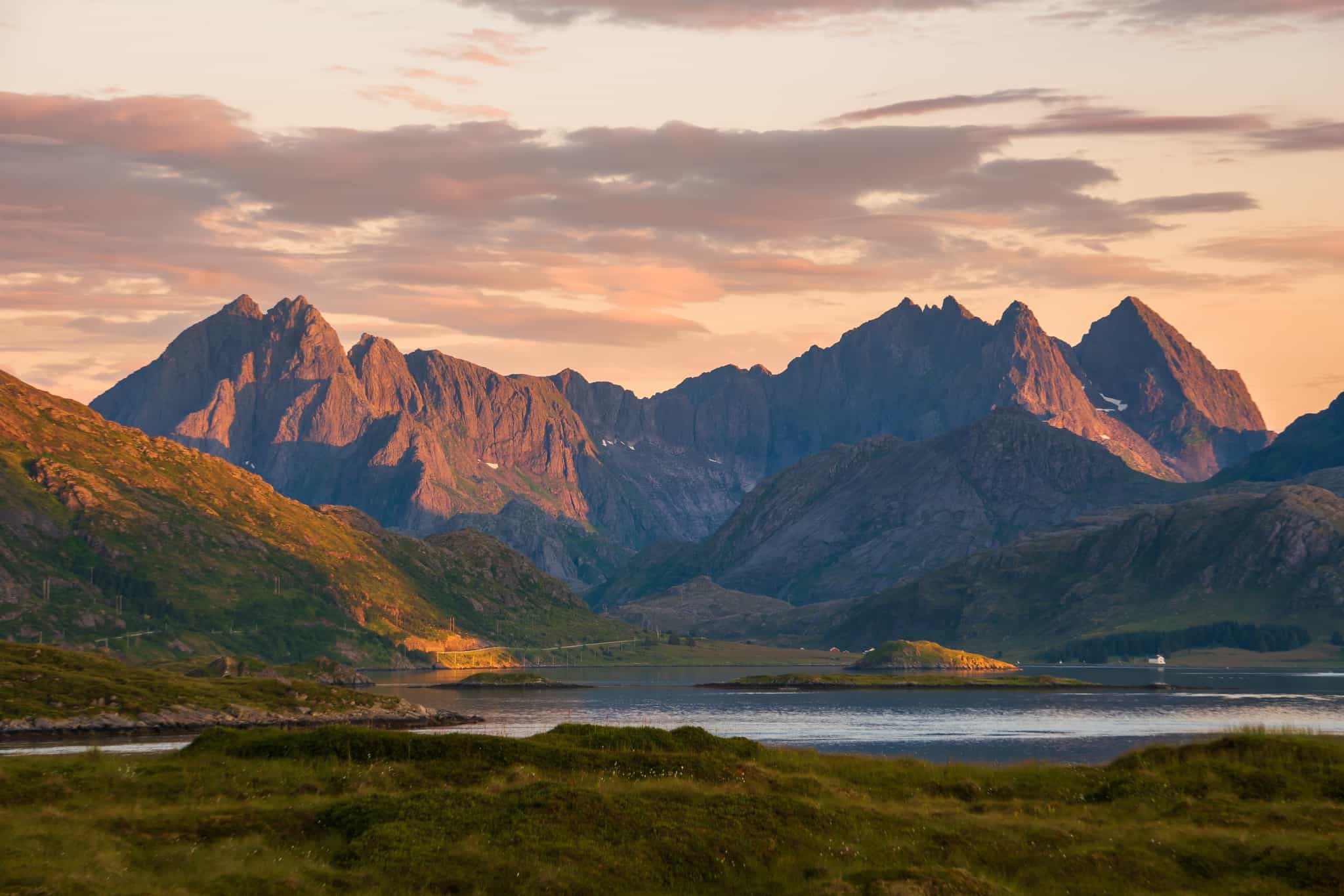 Selfjord, Lofoten Island, Norway. Photo: shutterstock_2413509221