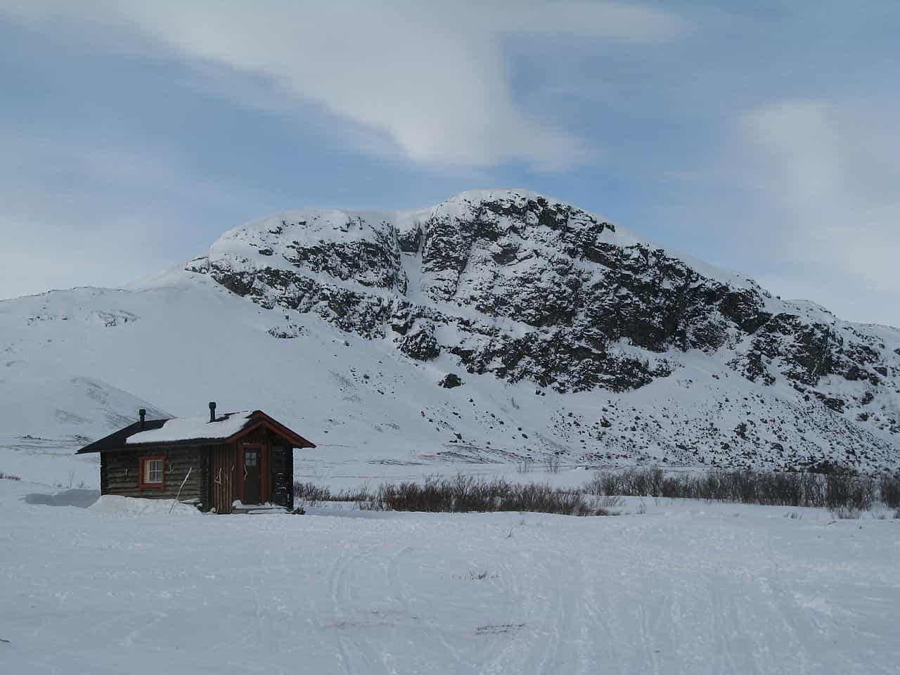 Meekonjärvi wilderness hut, Arctic Circle Ski Expedition