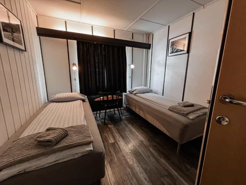 Twin room at the Gjestehuset 102 in Longyearbyen, Svalbard.