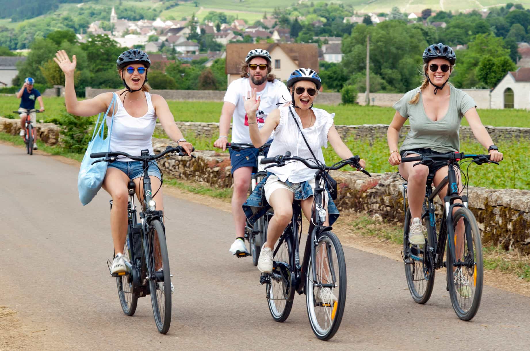 group cycle, Burgundy, France Photo: Host/ Active Tours