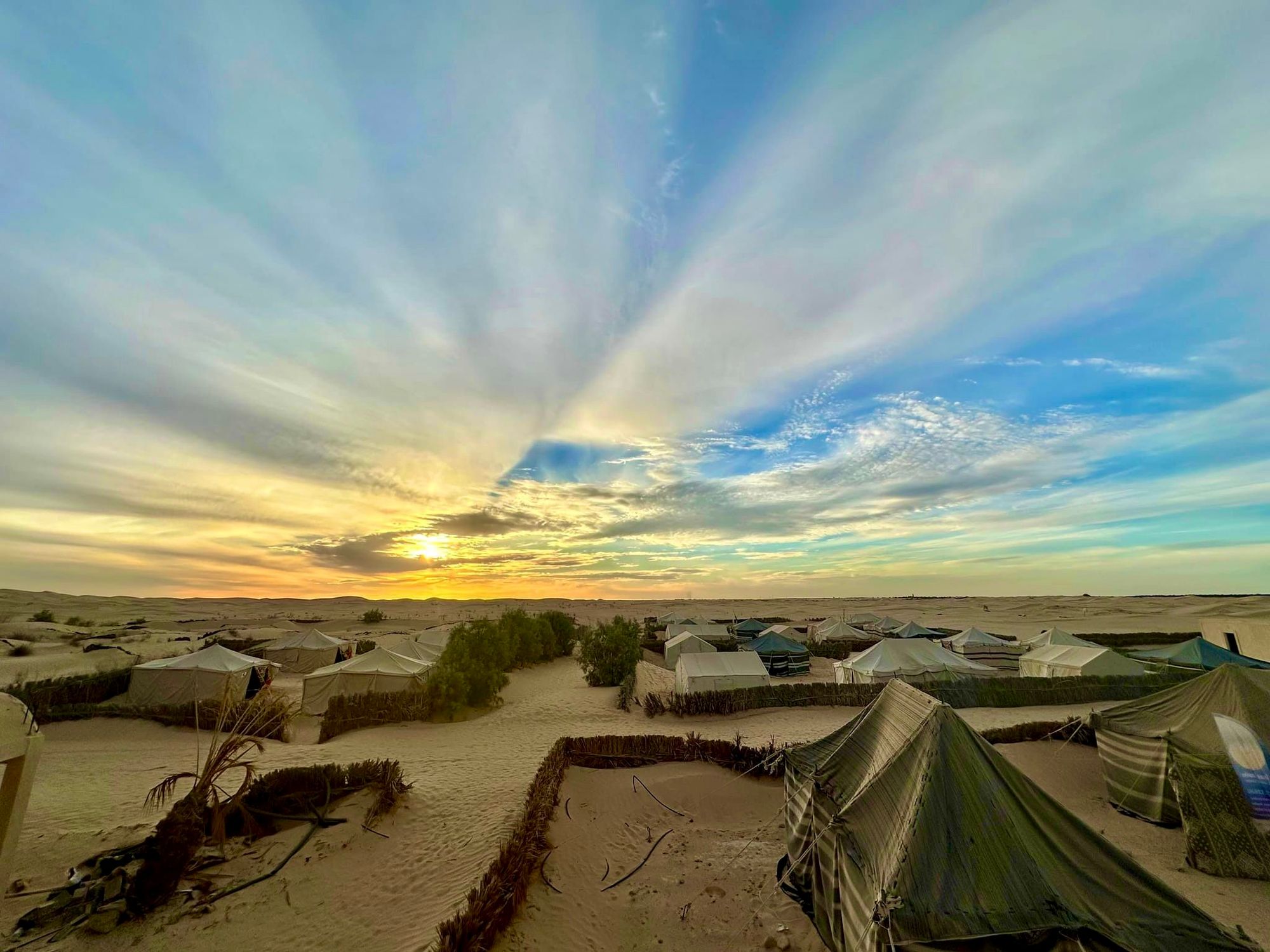 A desert camp in the Grand Oriental Erg. Photo: Siroko Travel.