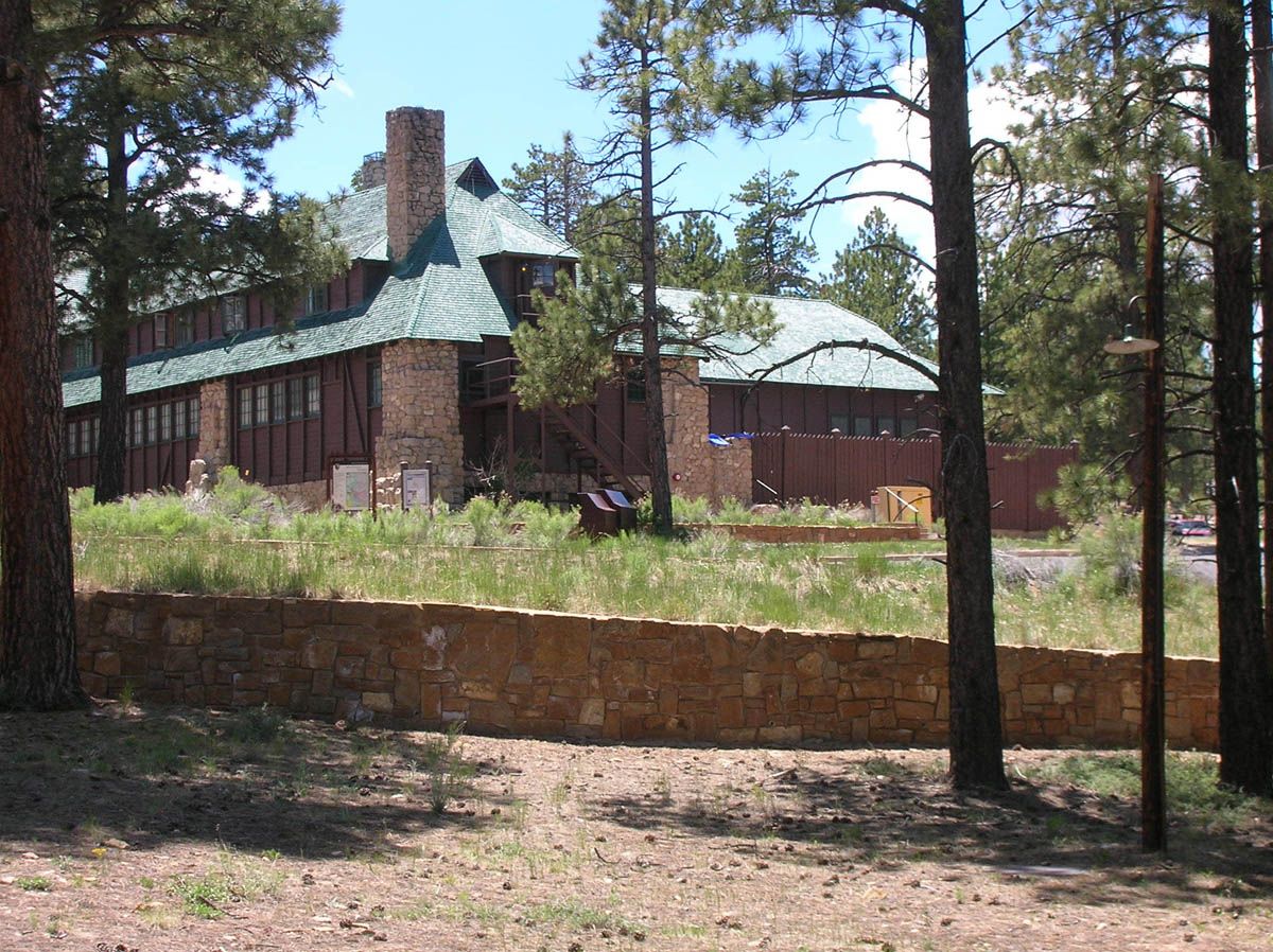 The Lodge at Bryce Canyon. Photo: NPS