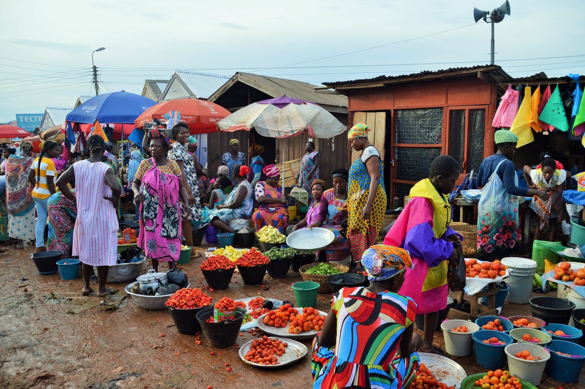 A colourful market in Ghana. Photo: Marta Marinelli.