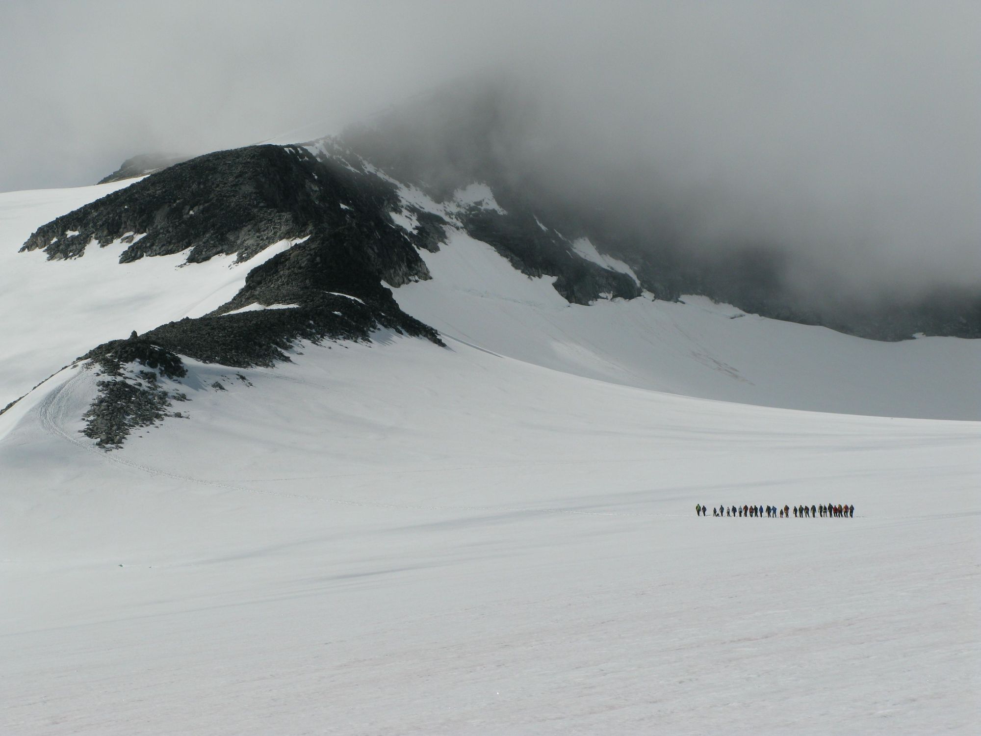 Heading to Galdhøpiggen summit via Styggebreen Glacier. Photo: Nordic Ventures.