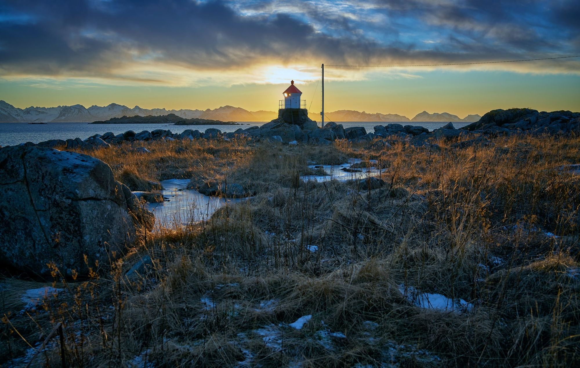 A lighthouse along the Queen's Route. Photo: Unsplash.