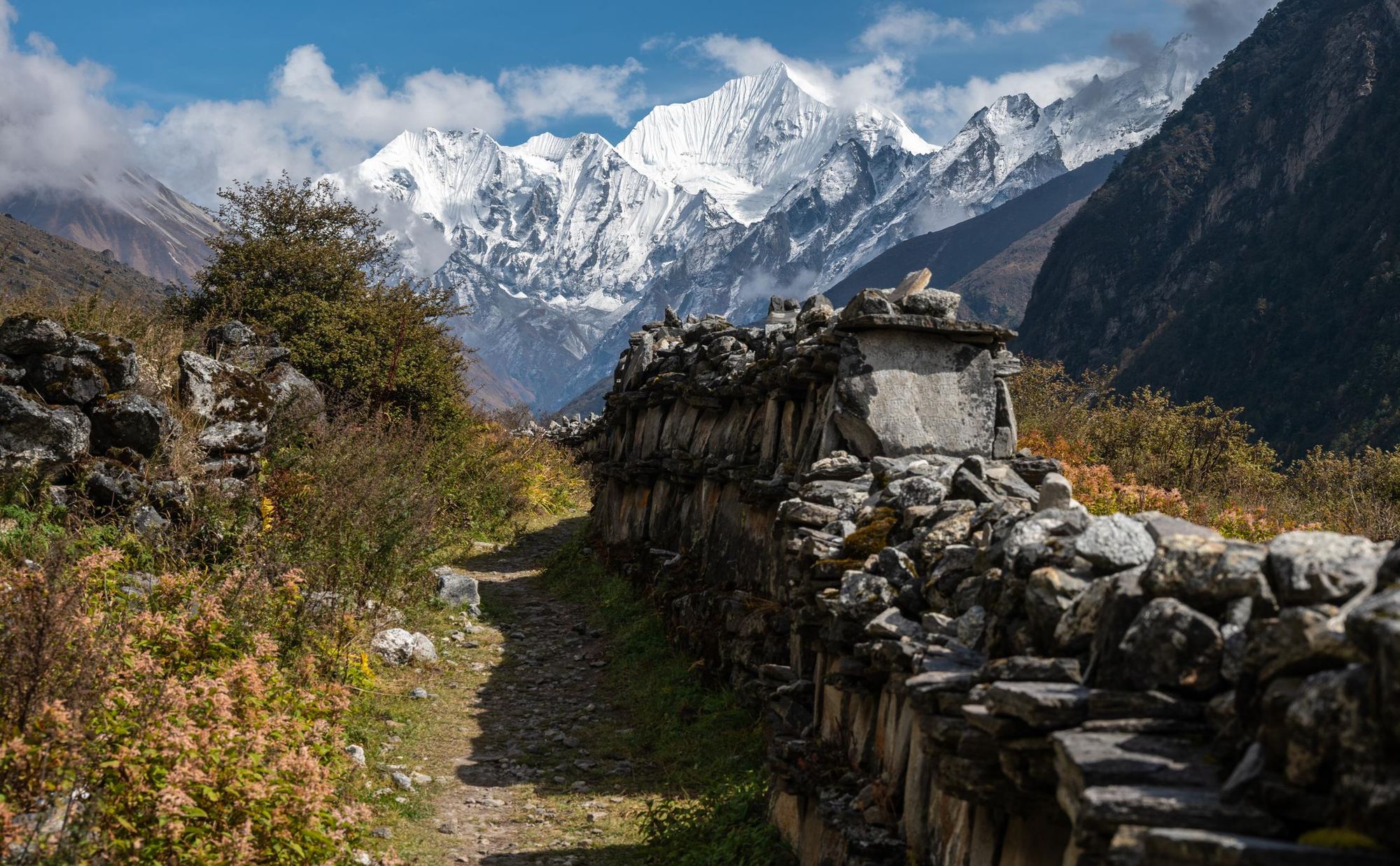 A path leading to Kyanjin Gompa. Photo: Getty.