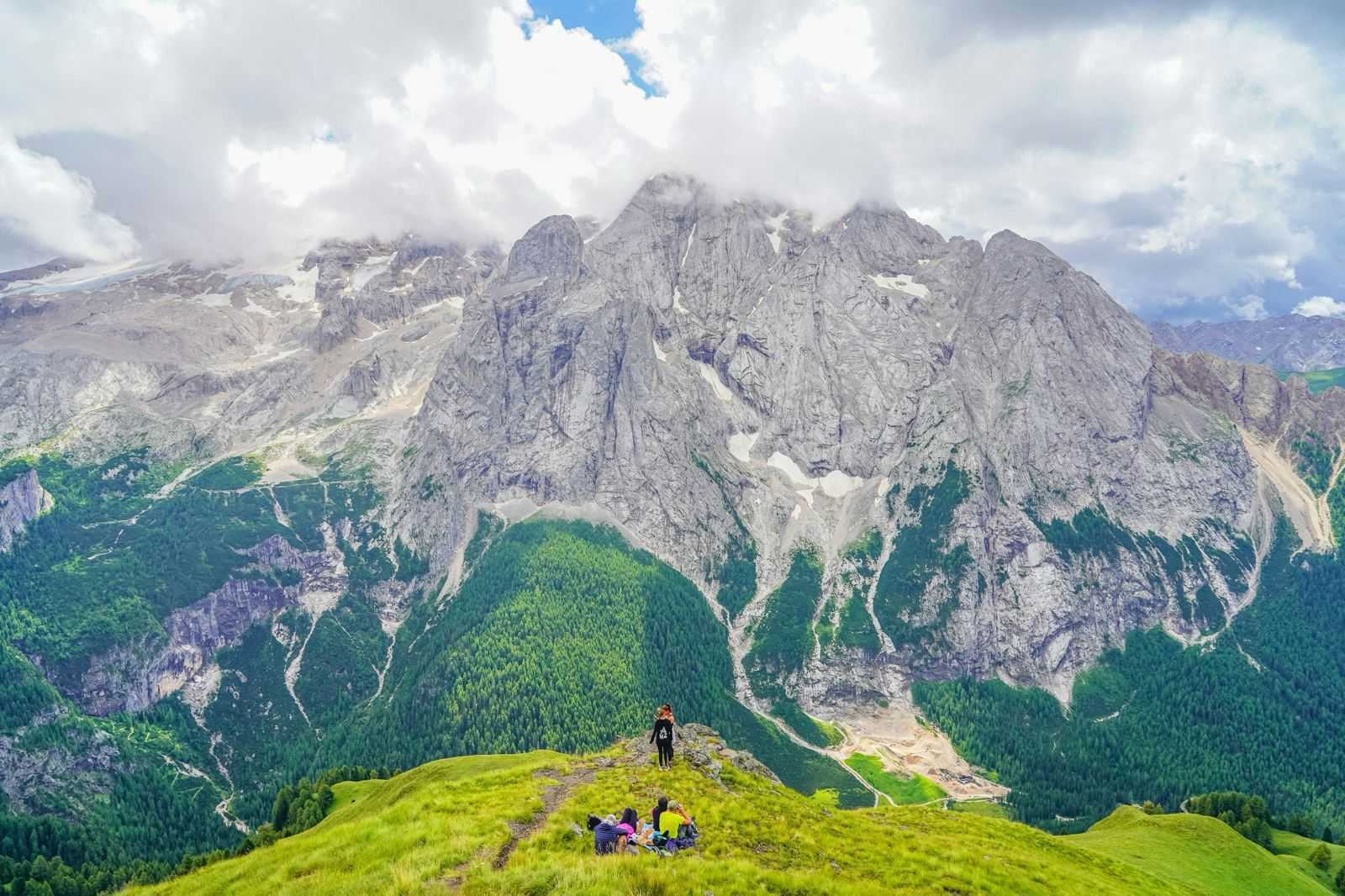 Views along the Viel del Pan. Photo: Wild in the Dolomiti.