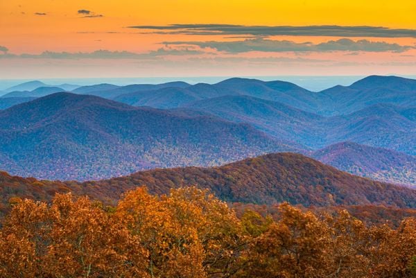 een prachtige zonsondergang over de Blue Ridge Mountains, bij zonsondergang in North Georgia, USA. Foto: Getty